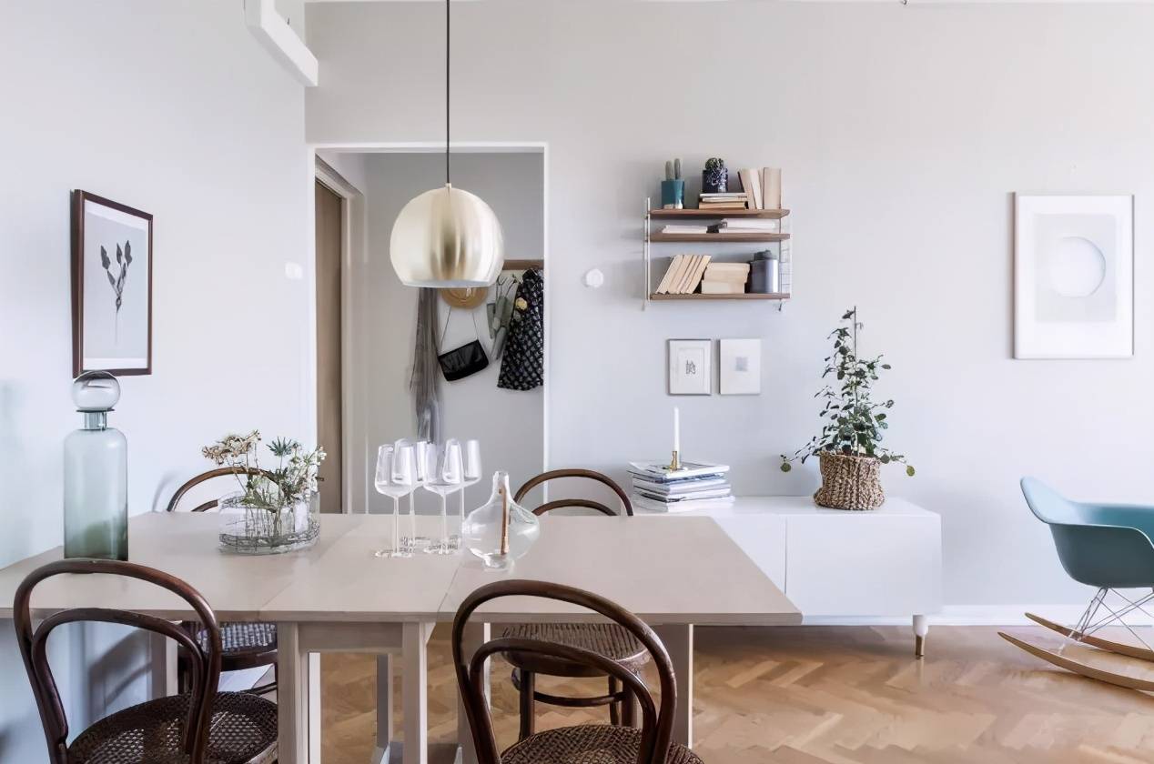 一进门摆的桌子 7041885314a64bf880e27c32a832827f.jpeg