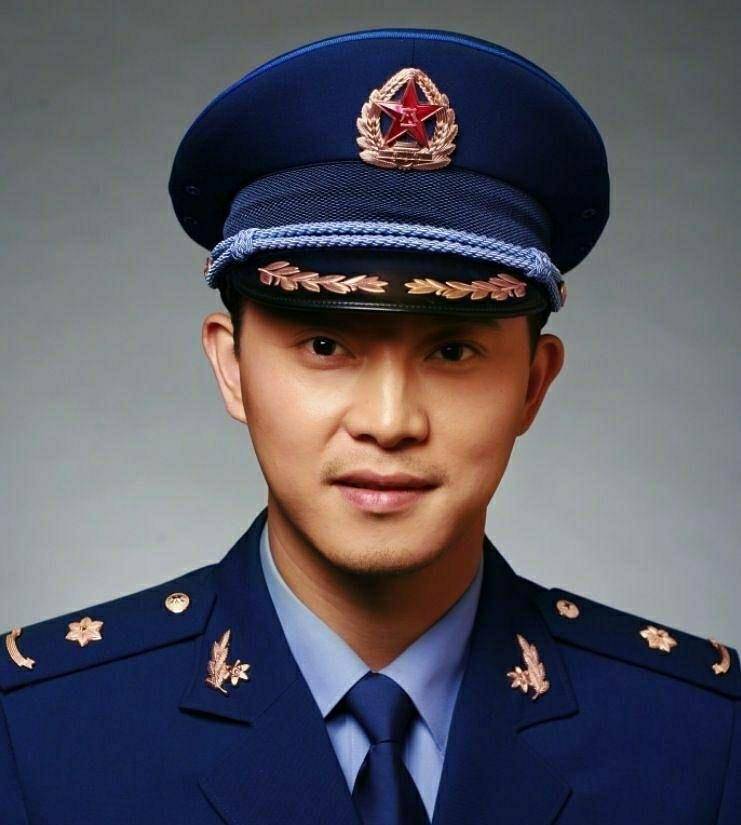 沙溢发文岁月带走了一切却带不走我帅气的脸庞网友晒照拆台认清形势