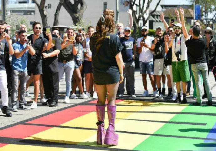 但是最近有网友发现她的身材开始发胖,整个人变得臃肿.