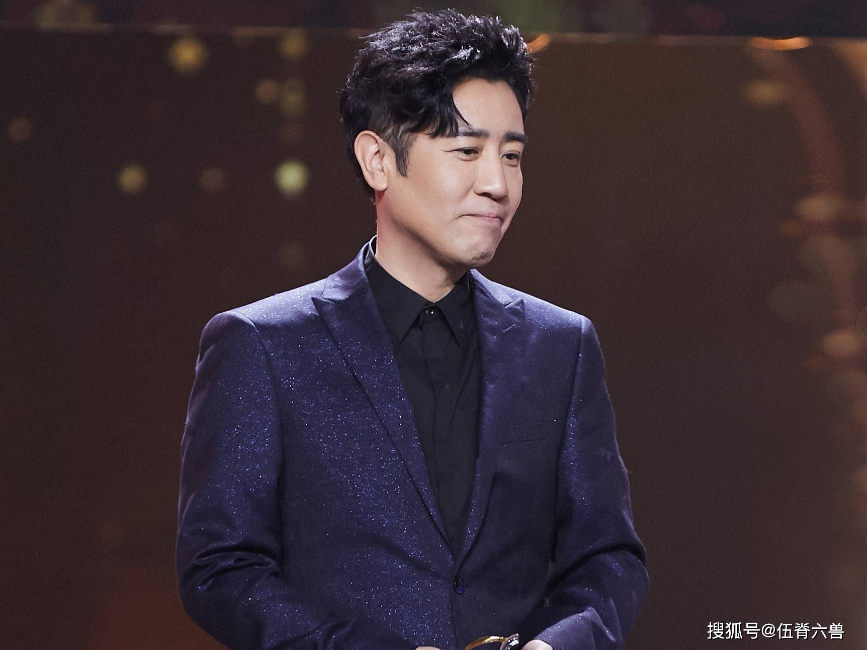 70后男演员实绩对比,张嘉益成绩出色,靳东霍建华被指吊车尾
