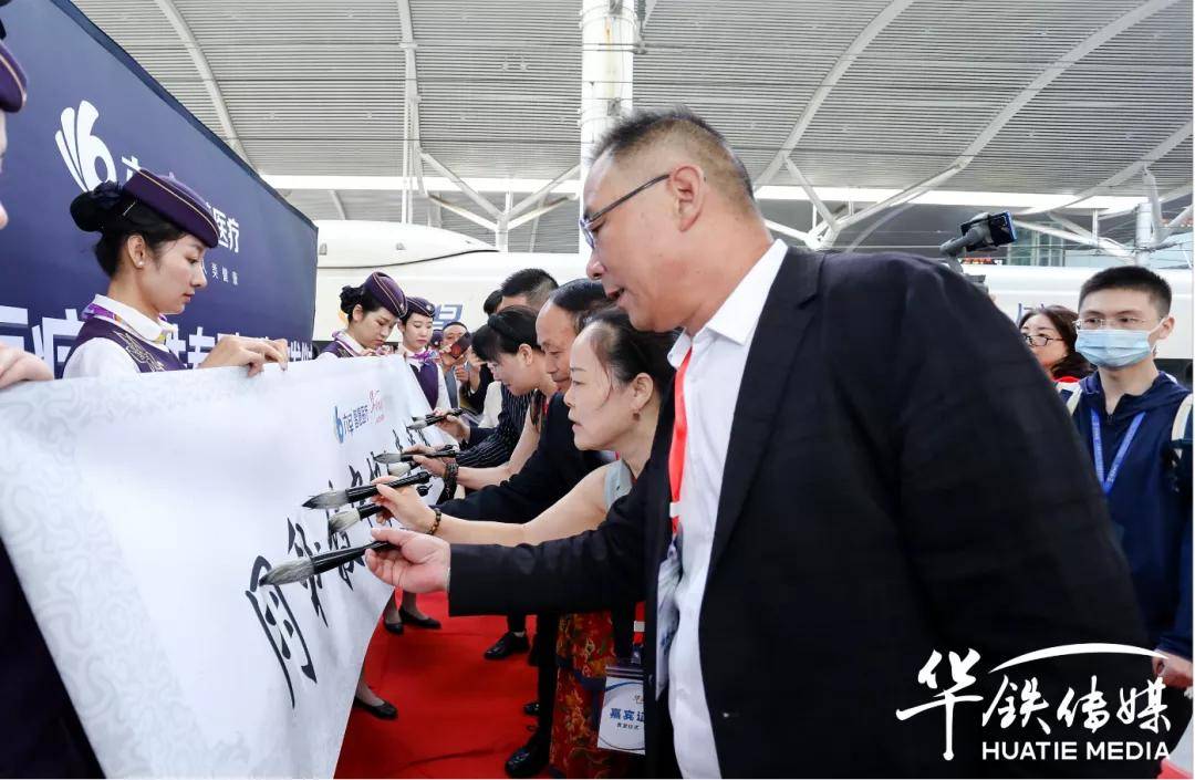 华之康领导及嘉宾剪彩华之康领导及嘉宾剪彩华之康领导及嘉宾为卷轴