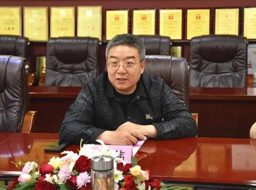 山东建工集团党委书记,董事长王彦宏代表双方签署