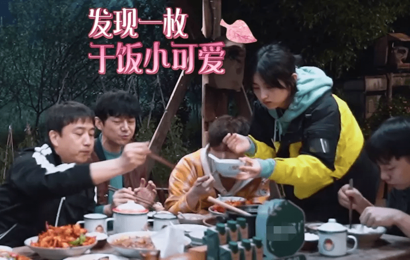 《向往5》連飯都不好吃了？7個人吃一鍋蝦還有剩，黃磊臉色難看 娛樂 第16張