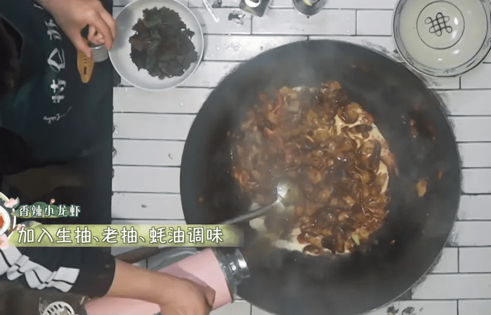 《向往5》連飯都不好吃了？7個人吃一鍋蝦還有剩，黃磊臉色難看 娛樂 第5張