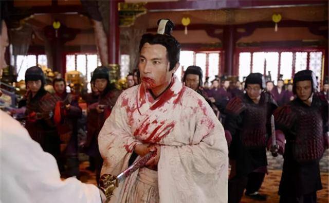 原创宴会上荆轲夸了一位美人的手不久太子丹便将那双手赠予他