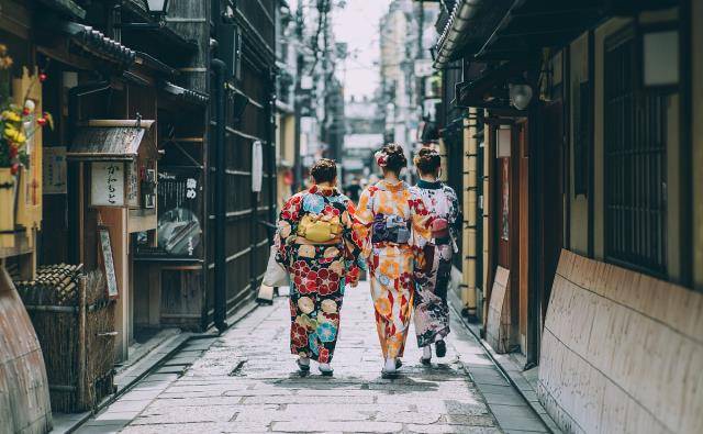 深圳女子穿和服逛街 遭到陌生男子鄙夷 你的信仰何在 衣服