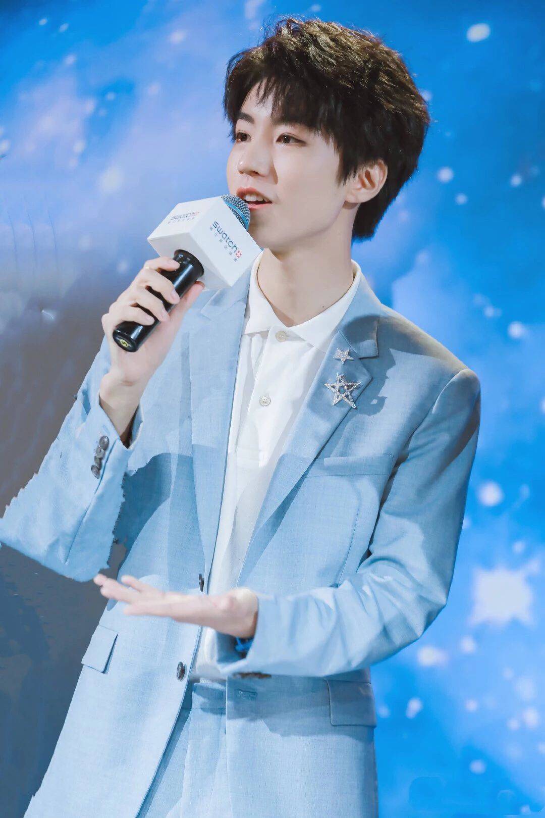 王俊凯壁纸眼里藏着浩瀚的森林只看一眼就好像看到了整个世界