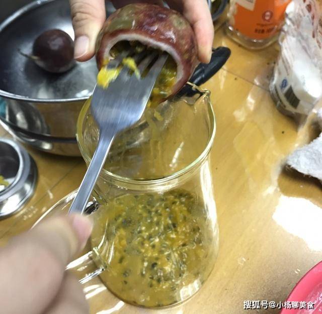 這一杯百香果檸檬益力多茶就製作完成了,如果經常喝的話,可以一次性做