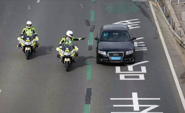 坐副驾驶要多高 4e9e2f30b7034f2b92e9e16eb3543e01.jpeg