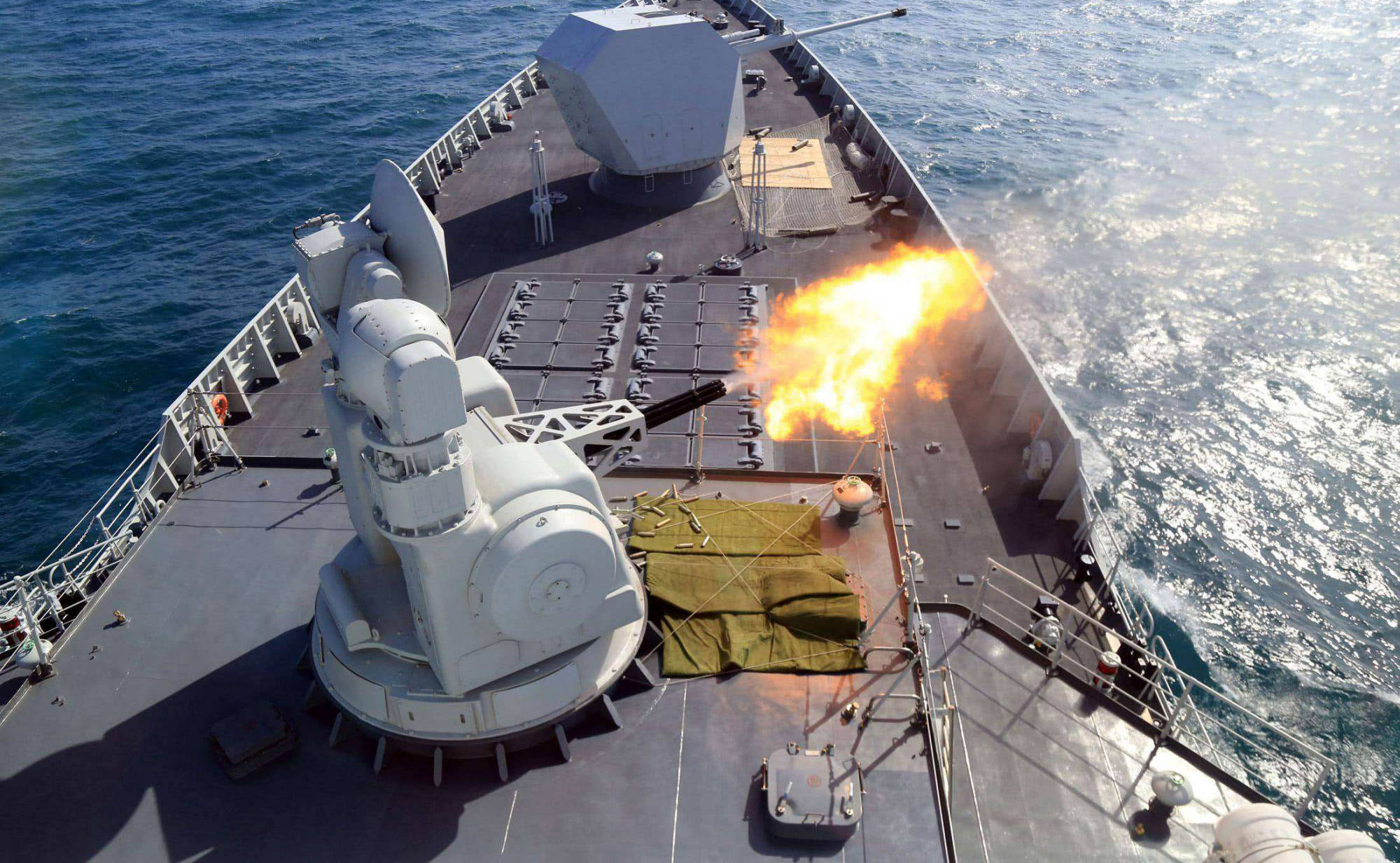 1130近防炮射速每分钟1万发为何射击炮口有火焰密集阵没有