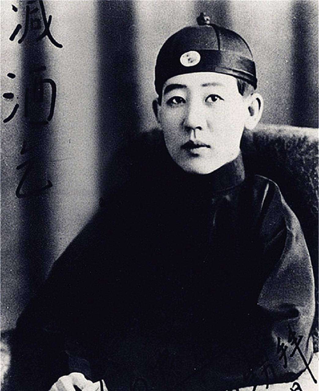 一组川岛芳子罕见老照片图四有玷污她的养父图八是枪决现场