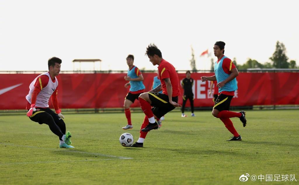 国足代表团将有70余人赴迪拜 12强赛抽签6月下旬举行_比赛