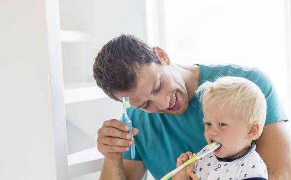 家长|宝宝牙齿不好爱蛀牙，是甜食惹的祸？多半是家长没注意这几点