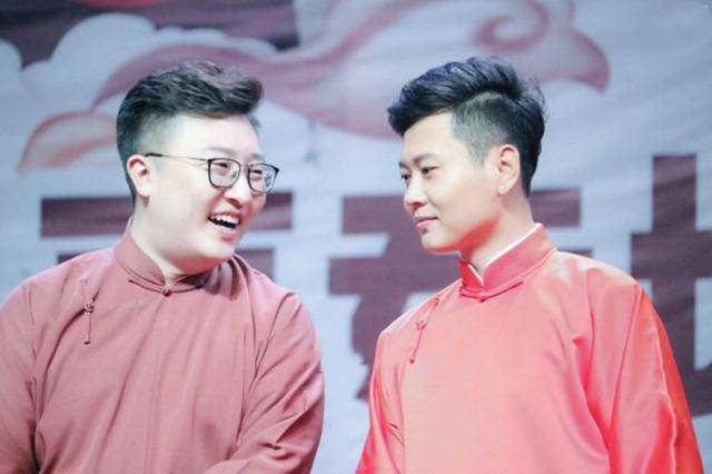 德云社杨鹤通深夜发文与孟鹤堂同框合影一起祝大家节日快乐