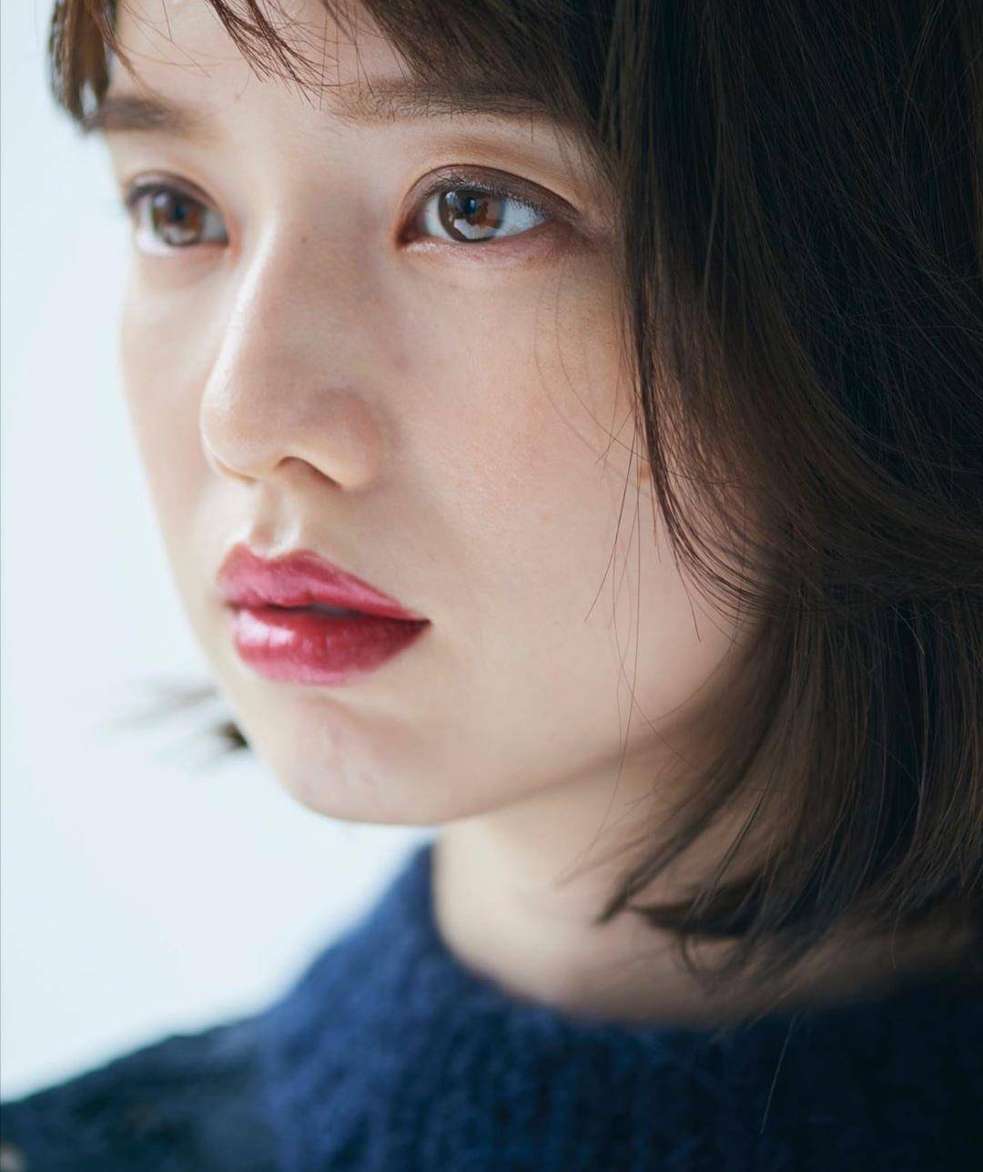 并且硬照会因为骨骼感不强而显得没有那么精致所以弘中绫香是属于动态