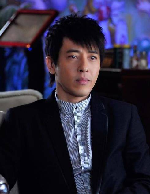 54岁吕颂贤近照坚持26年不吃肉不生子57岁老婆像30岁少妇