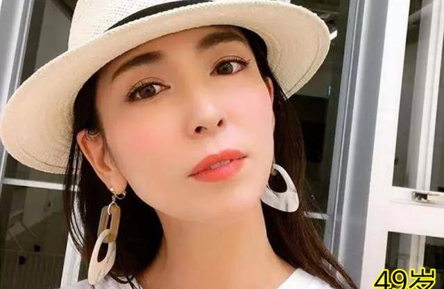 最近火的美女喝酒 98171b49d2b34b26897e5b9e1f798dcc.jpeg