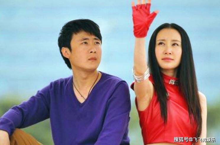 舒畅晒与李滨合照重现《魔幻手机》,剧中装扮引人回忆,网友反馈:爷青