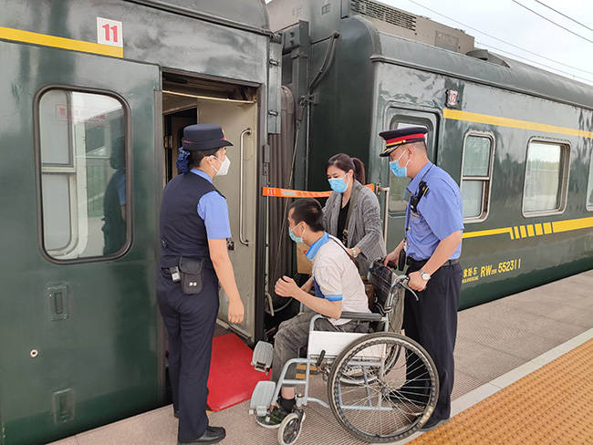 北京车务段白沟站助力残疾旅客顺利返乡