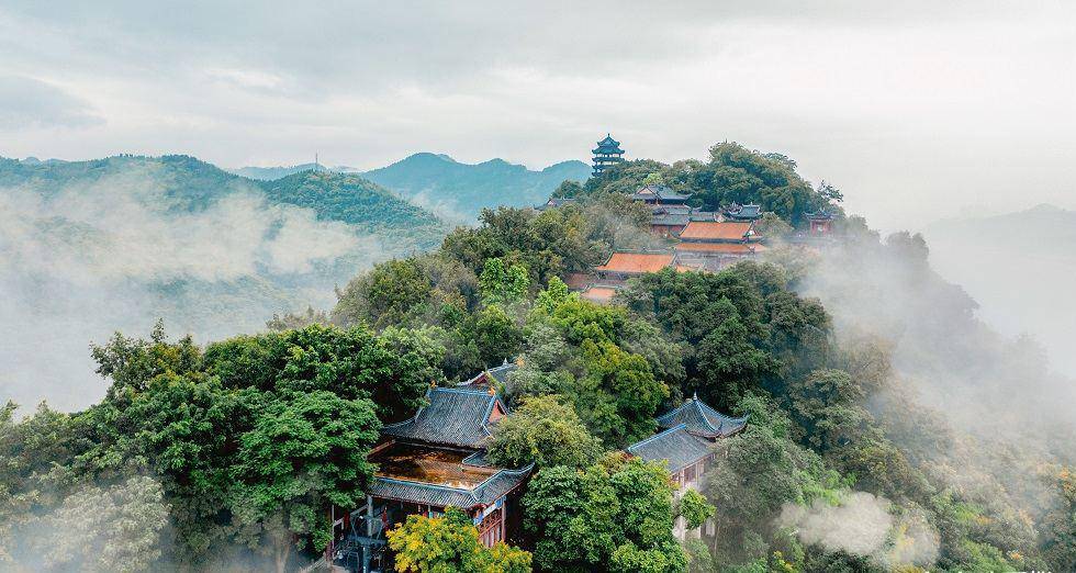 堪称世界之最的鬼王石刻丰都鬼城景区幅员辽阔,分为鬼城名山风景区和