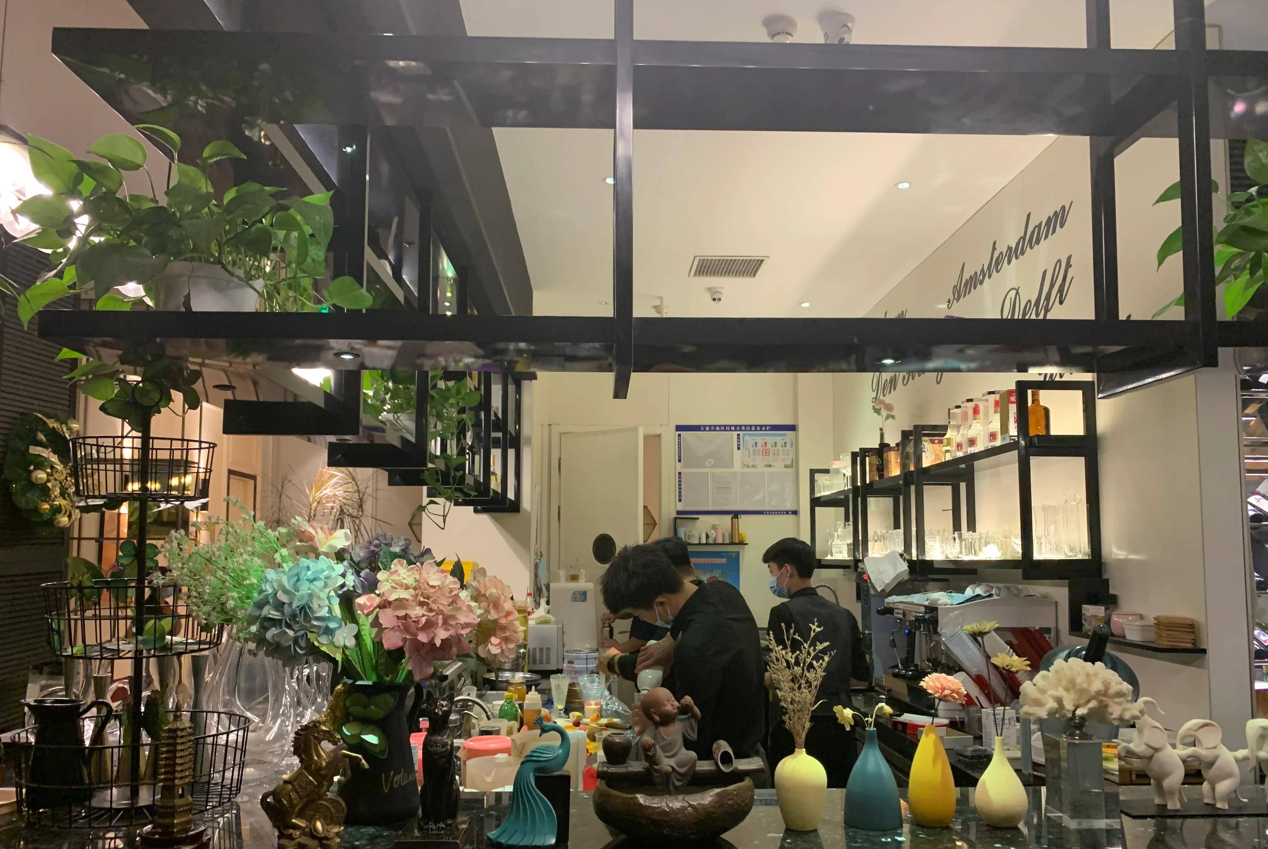 人均饭店消费_两岸人均食物消费(3)
