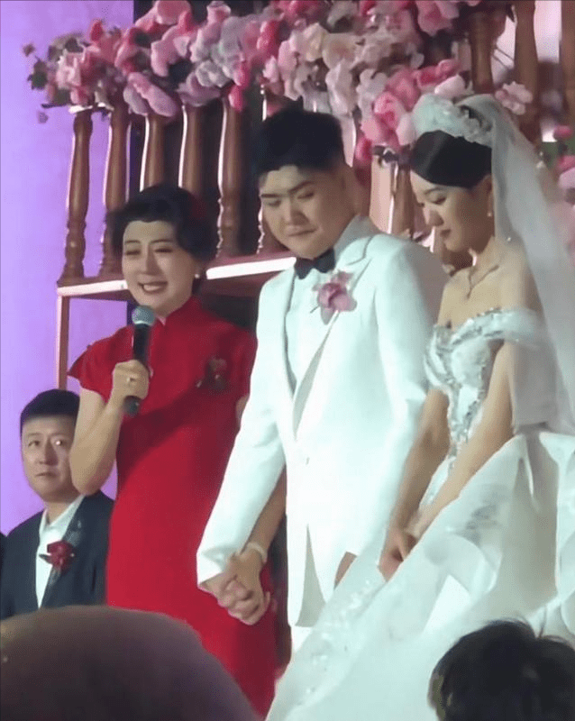 闫学晶儿子大婚众星捧场,潘长江现身却不见赵本山_林傲霏