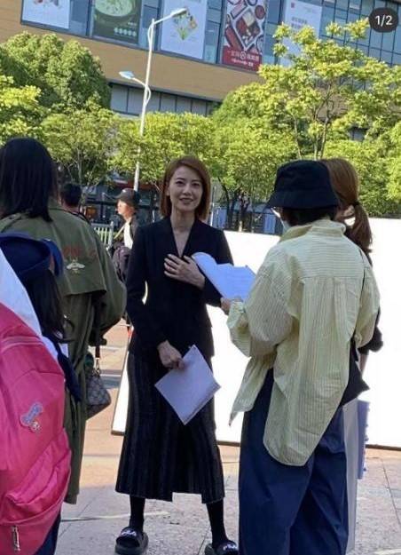 高圆圆生图曝光,骨瘦如柴手上青筋凸起