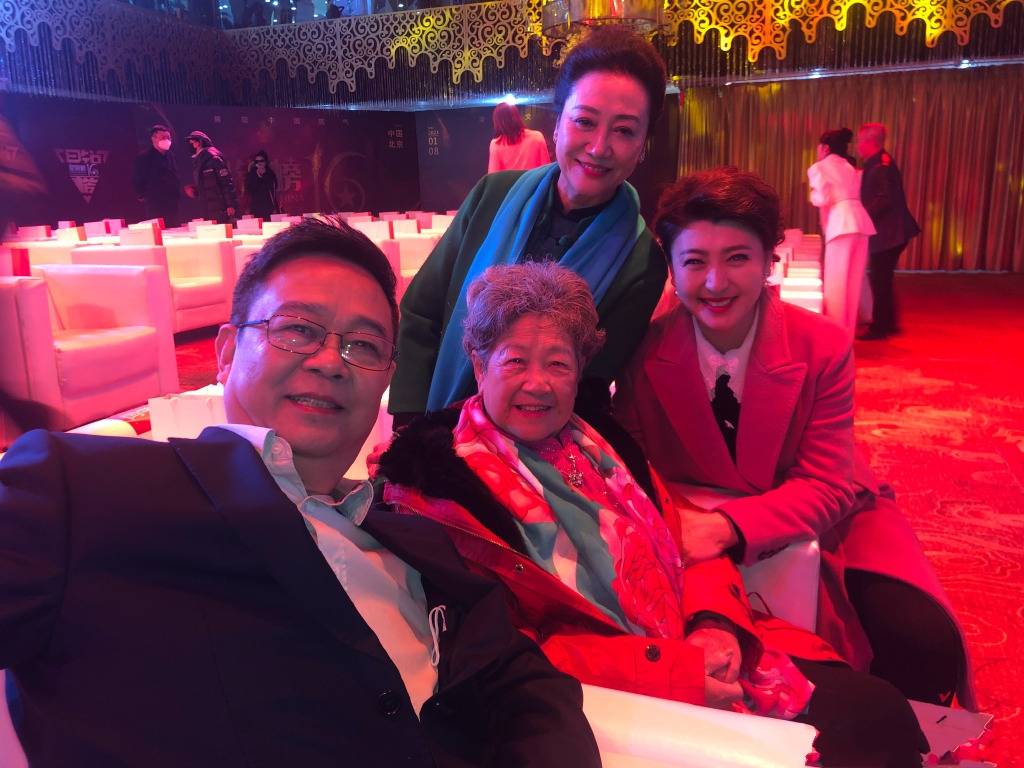 林傲霏举行婚礼,潘长江,李玉刚到场祝贺,闫学晶激动到数度落泪