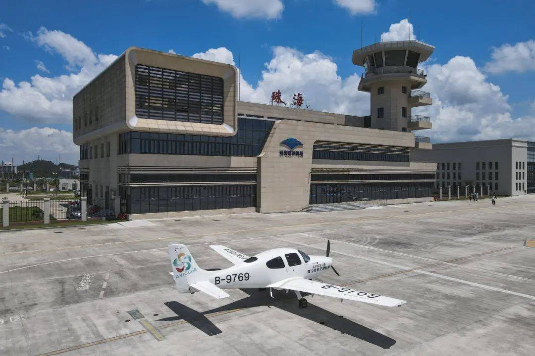 是一次特殊的体验,所以他们需要驱车前往位于珠海斗门的珠海莲洲机场