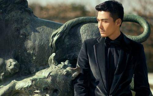 那个被誉为"国内第一男模",因太帅被英国富婆看中,他现状成这样_胡兵