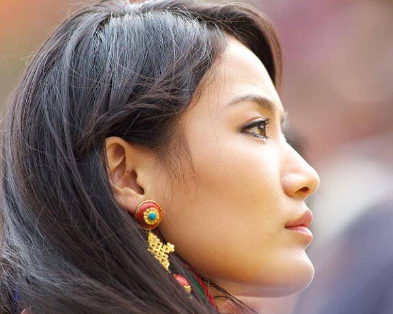 不丹王后一笑倾城,刚入宫才是颜值巅峰,浅浅笑容融化珠峰冰雪