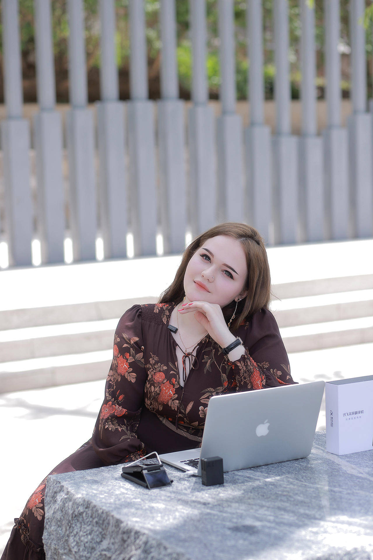 原创面对外国妹子竟然无言以对是时候用上我的科大讯飞双屏翻译机了