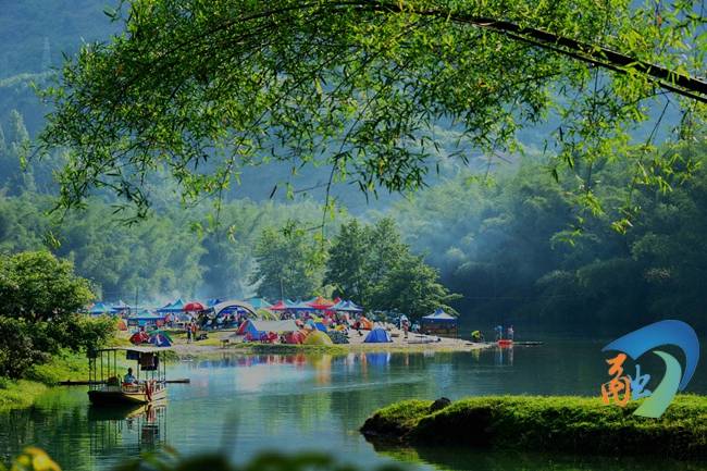优美的甲茶风光之银滩露营(岑龙武摄)