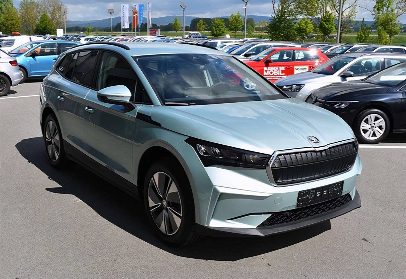 斯柯达enyaq iv进店实拍!数字内饰 犀利造型,空间比途观还宽裕!