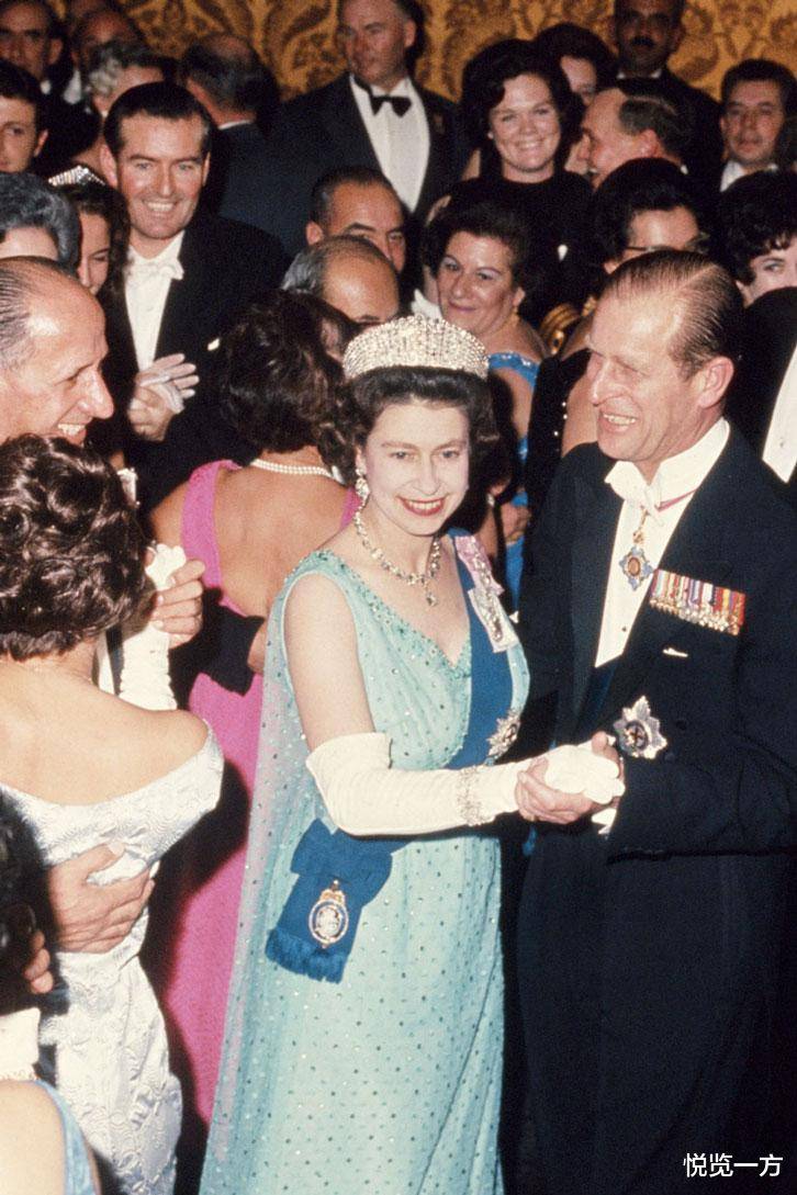 身边再也没有"喋喋不休"的老伴,伊丽莎白二世的内心应该很落寞吧.