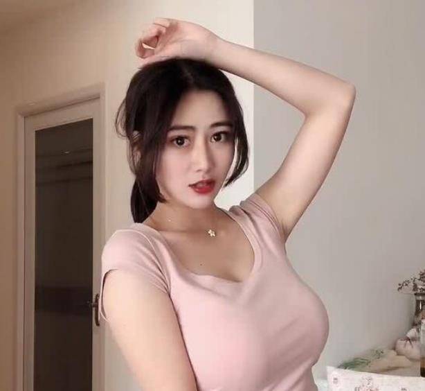 原创烂大街的t恤加牛仔裤微胖美女也能演绎出清新一面