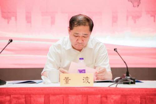 济宁市委常委,市委秘书长董波代表市委市政府向南京市济宁商会的成立