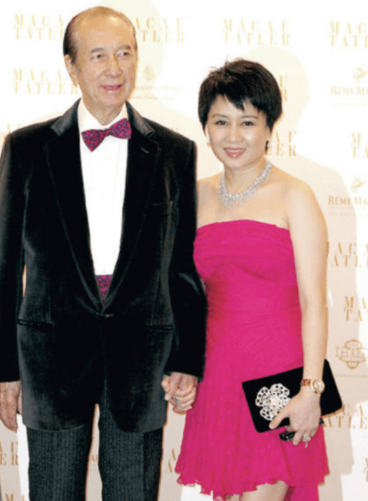 赌王四太梁安琪气质绝了穿一条黄色连衣裙身材比例出众超洋气