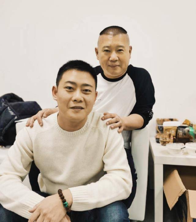 郭德纲47岁生日,岳云鹏张鹤伦等众弟子凌晨送祝福,于谦最走心!