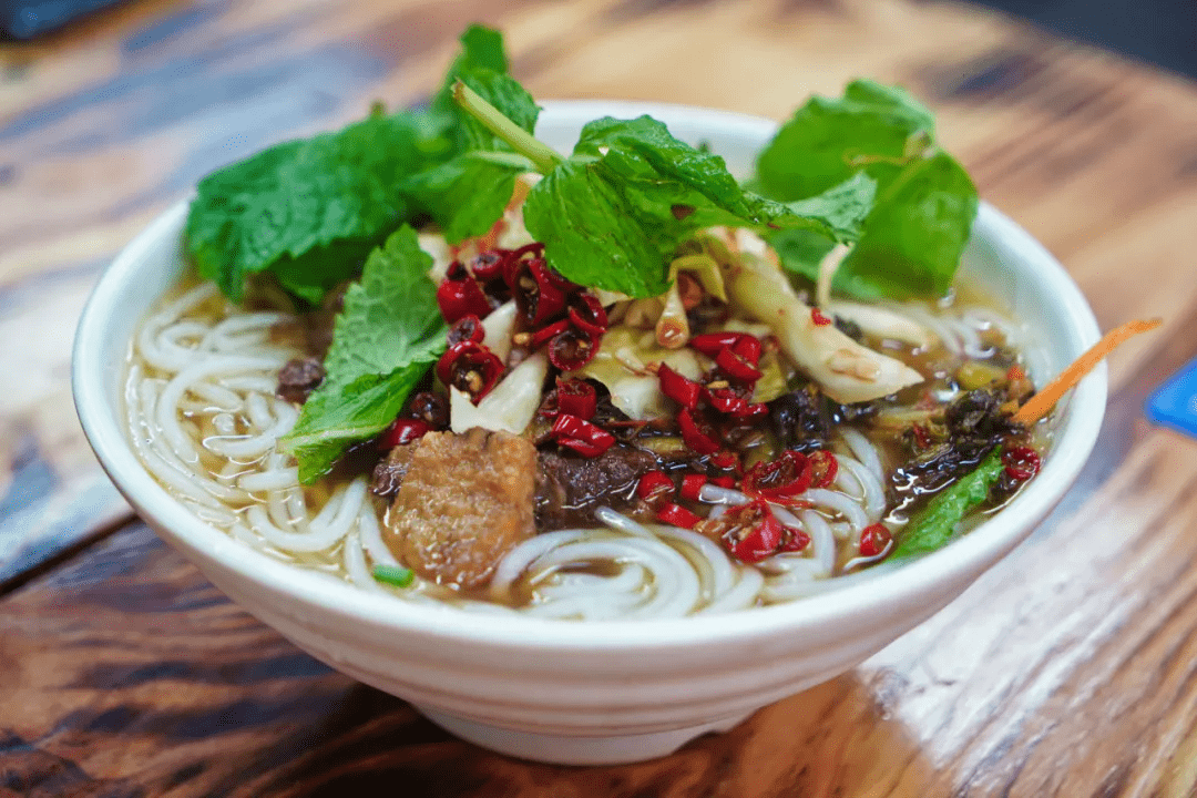 魁阁清真园,以牛肉为主,早餐最热闹,有牛肉米线,牛肉饵丝,分量很足