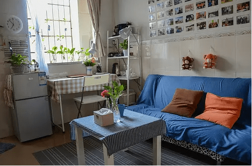 400块的出租屋,小伙自己花钱改造,改得太漂亮,房东嘴都笑歪了!