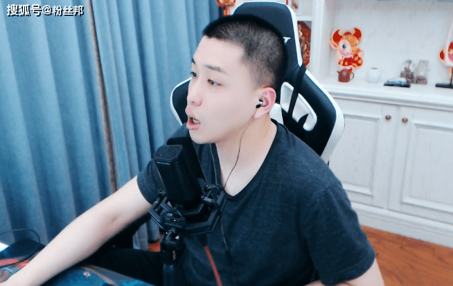 有yy的粉丝调侃,舞帝微风作为yy的八卦主播,口才真不错自行辩护没请