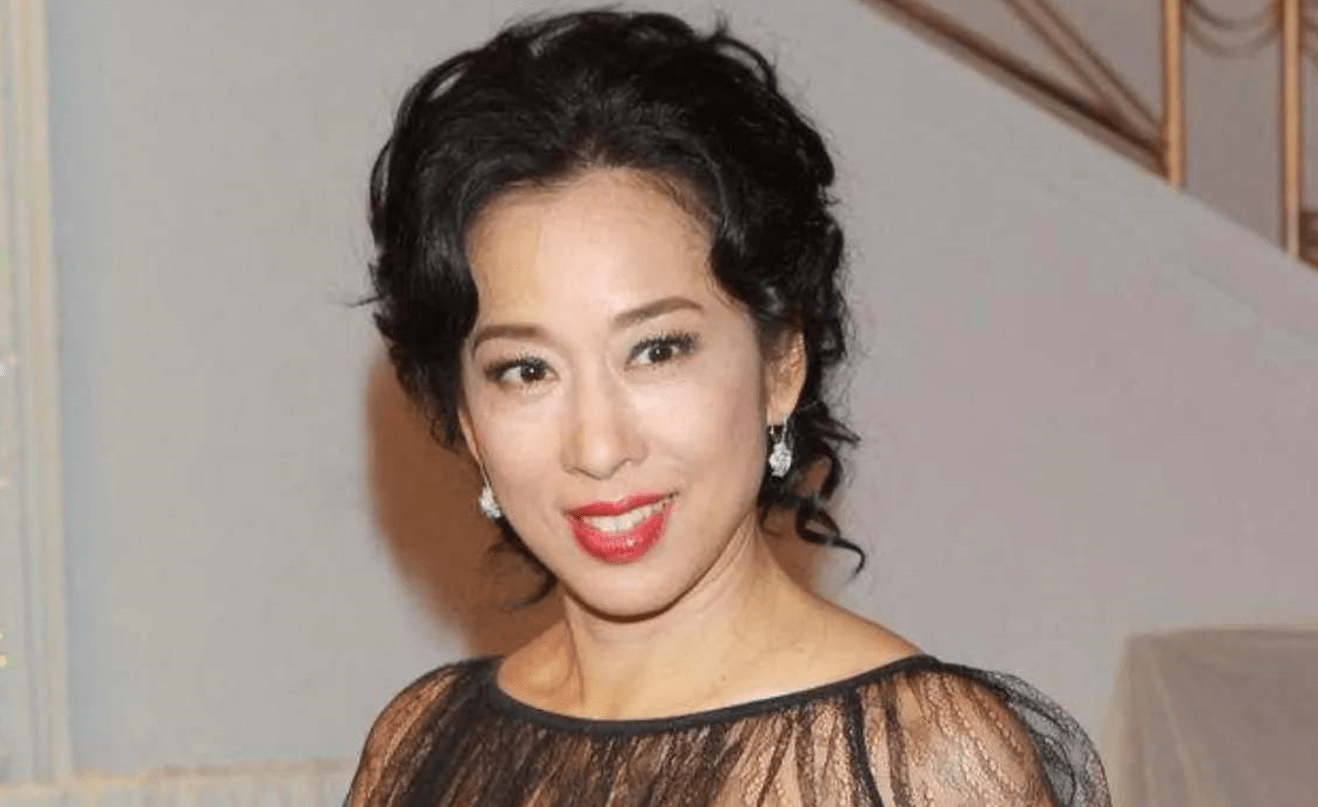 原创"最美港姐"朱玲玲,港姐出身两次嫁入豪门,62岁依旧美艳