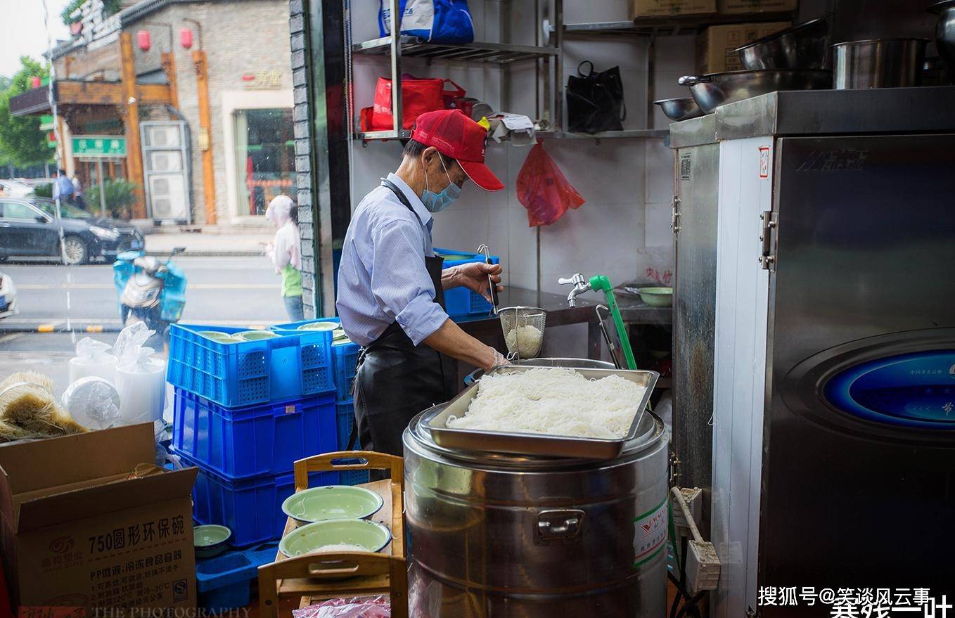 原创江西一早餐店一碗拌粉35块竟然还能这么火连明星刘涛都来吃