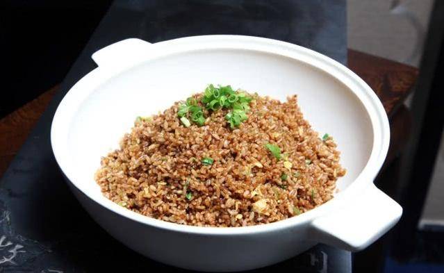 大米饭怎么炒好吃视频 0ae32b46d981466bad0aebfeae26a271.jpeg