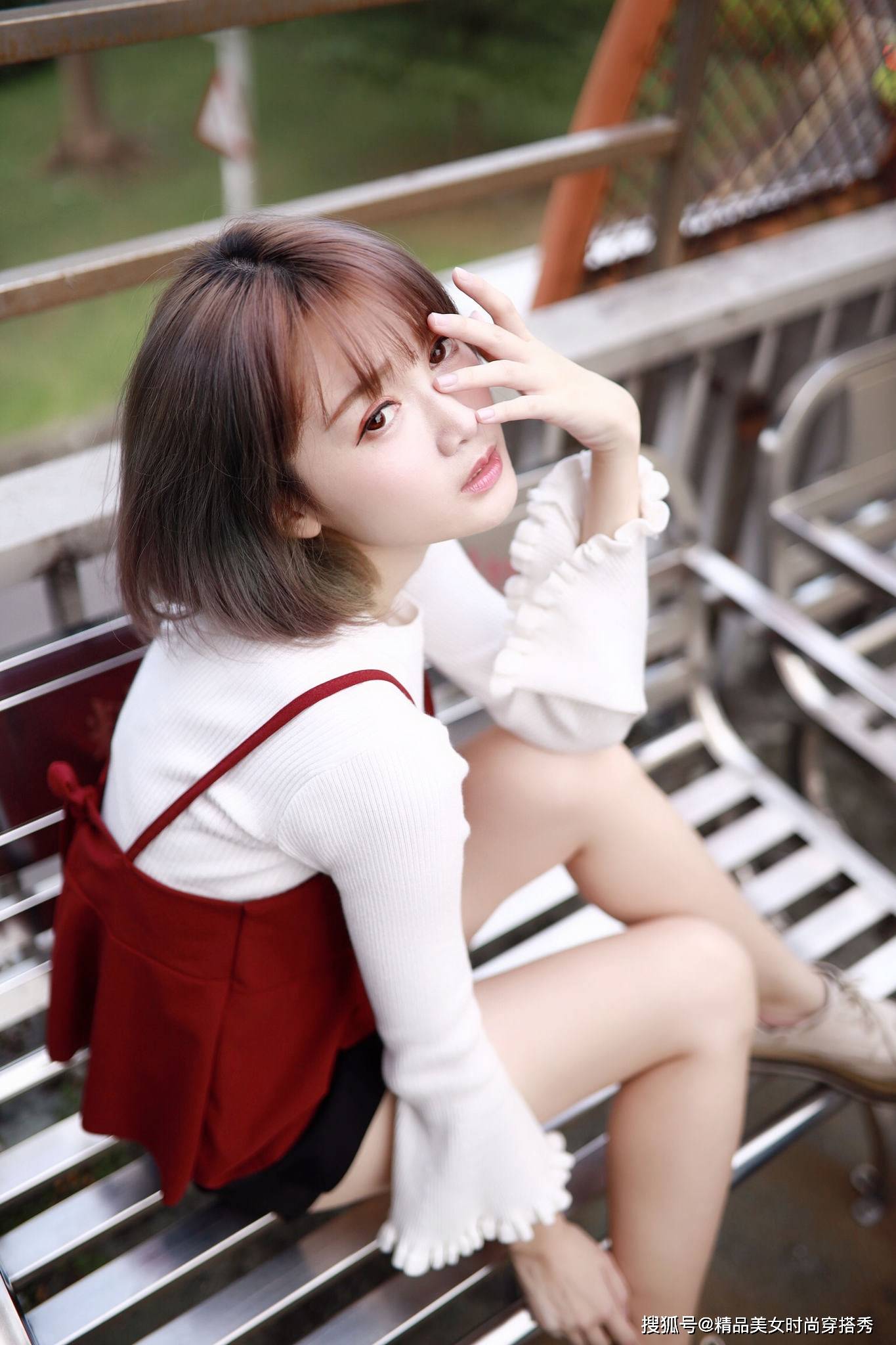 街拍小甜蜜少女的装扮谁看见都会羡慕不已