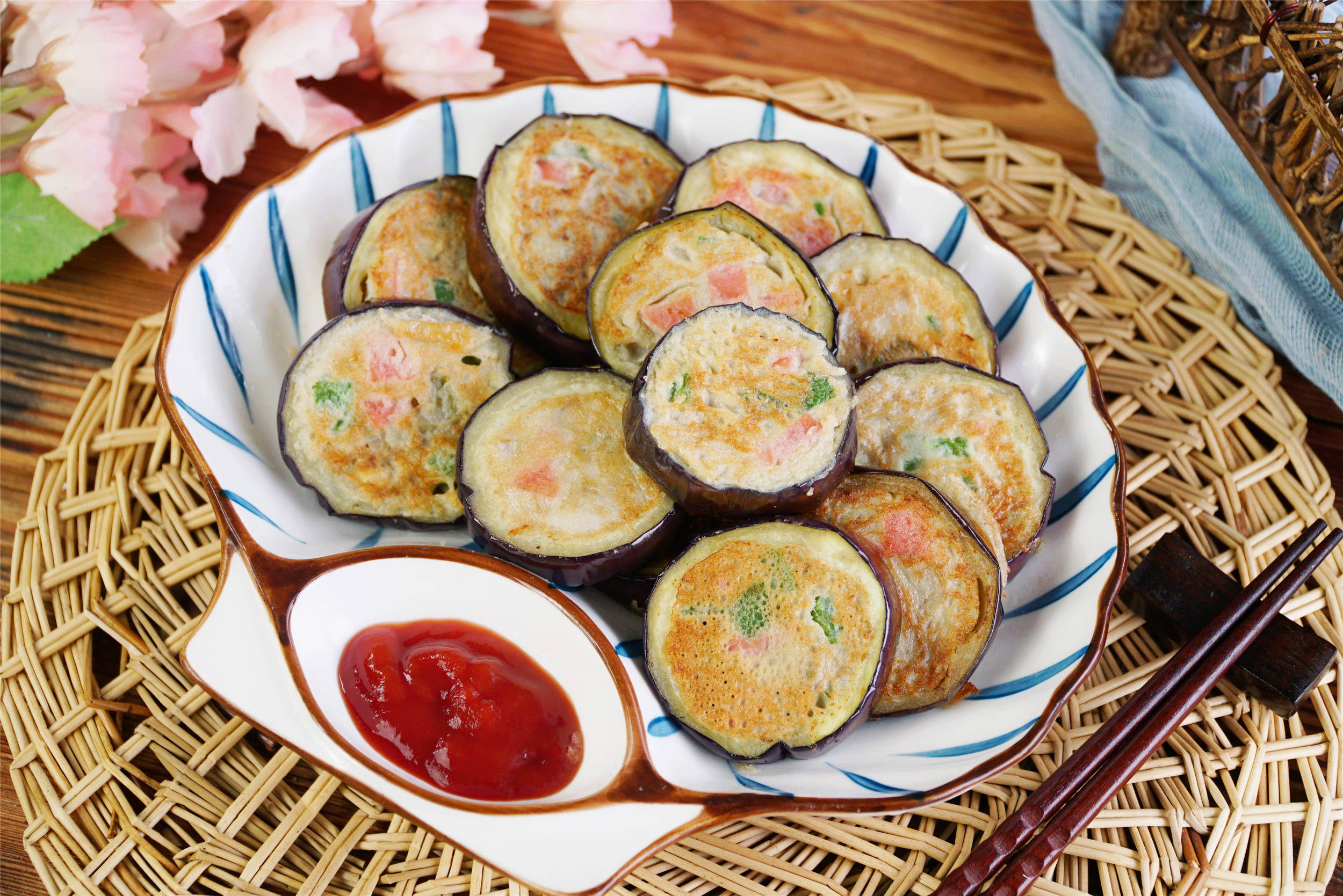 原创夏天我家爱吃的茄子饼简单省事早餐能吃五六块真香呀