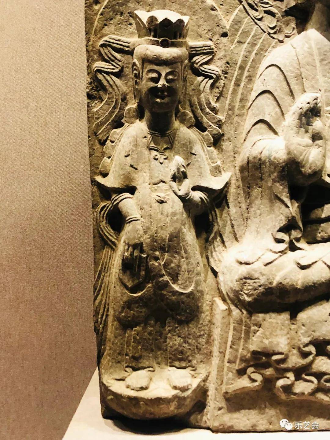刘海龙分享河南博物院北魏赵安香造一佛二菩萨石像