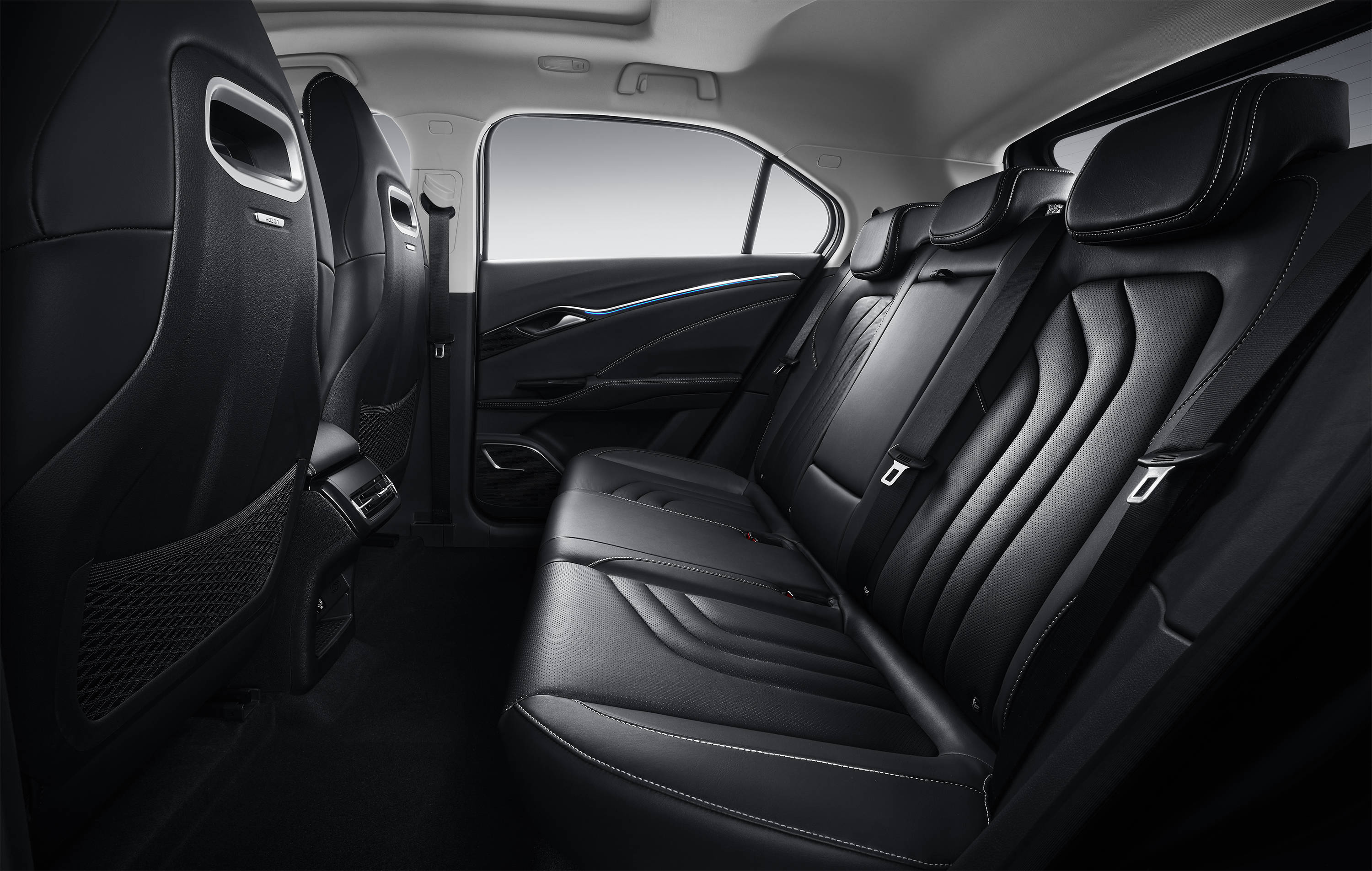 原创长途试驾哪吒u pro,空间舒适,续航不焦虑,堪比燃油车?