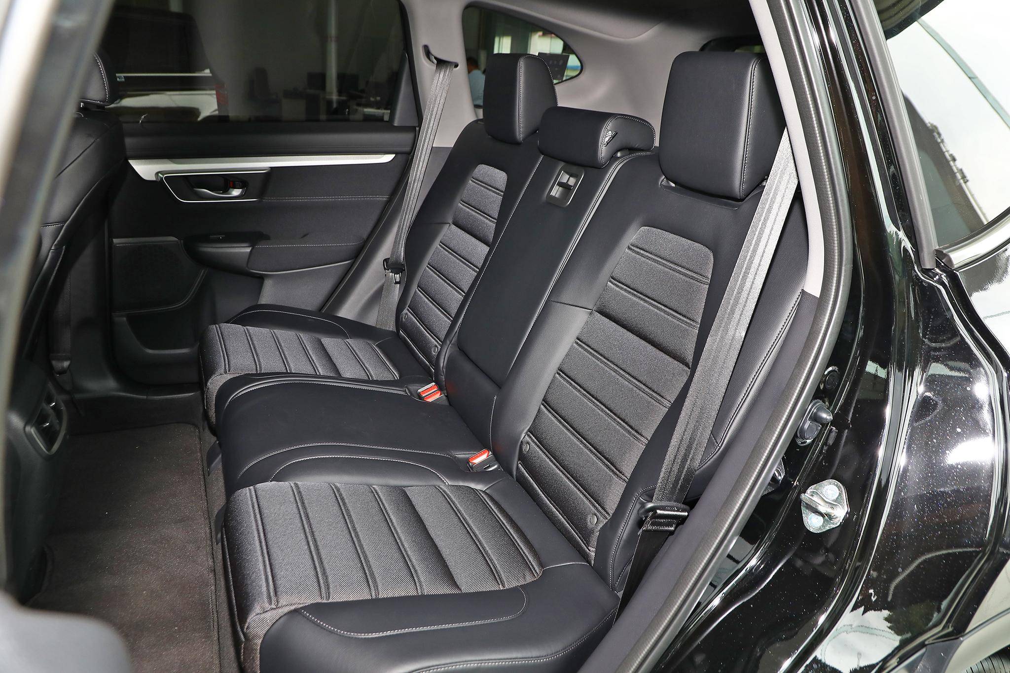 合资销冠,大空间自动挡油耗低的suv,日系耐用品质,实拍本田crv